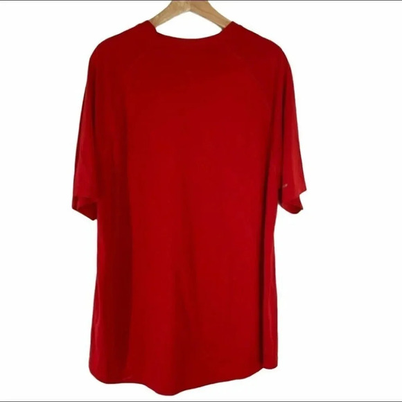 Majestic XL Red dri fit performance top - Picture 2 of 3